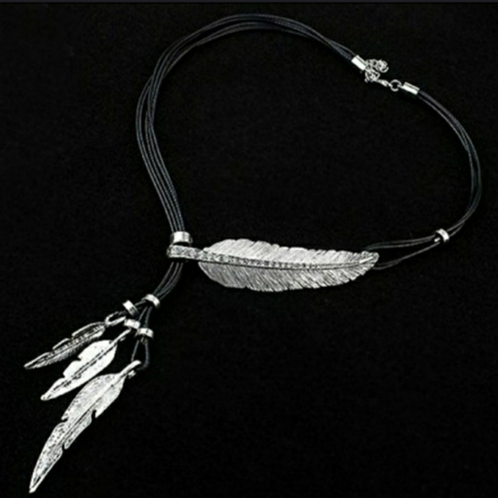 New Feather Pendant Necklace Collar